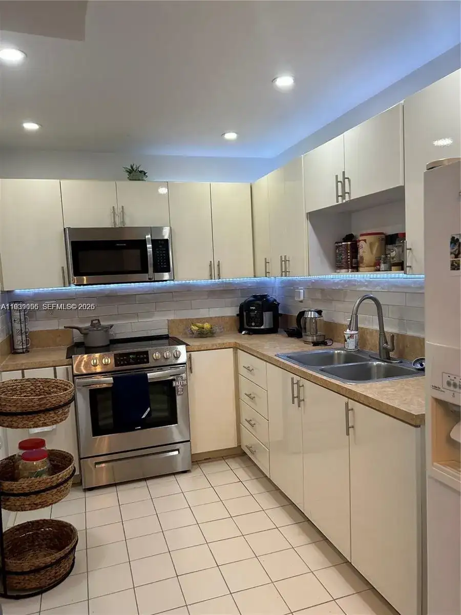 8251 NW 8th St # 214, Miami FL 33126 photo 2