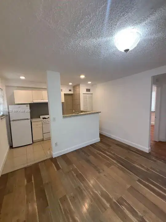 542 NW 8th St # 12, Miami FL 33136 photo 3