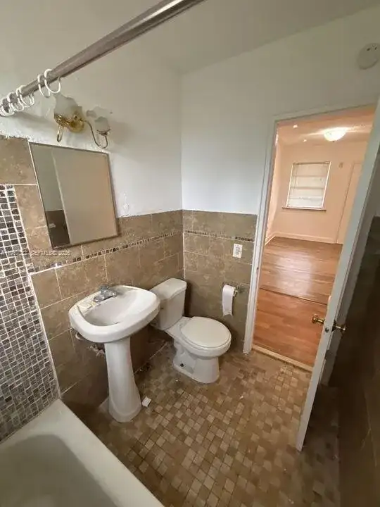 542 NW 8th St # 12, Miami FL 33136 photo 5