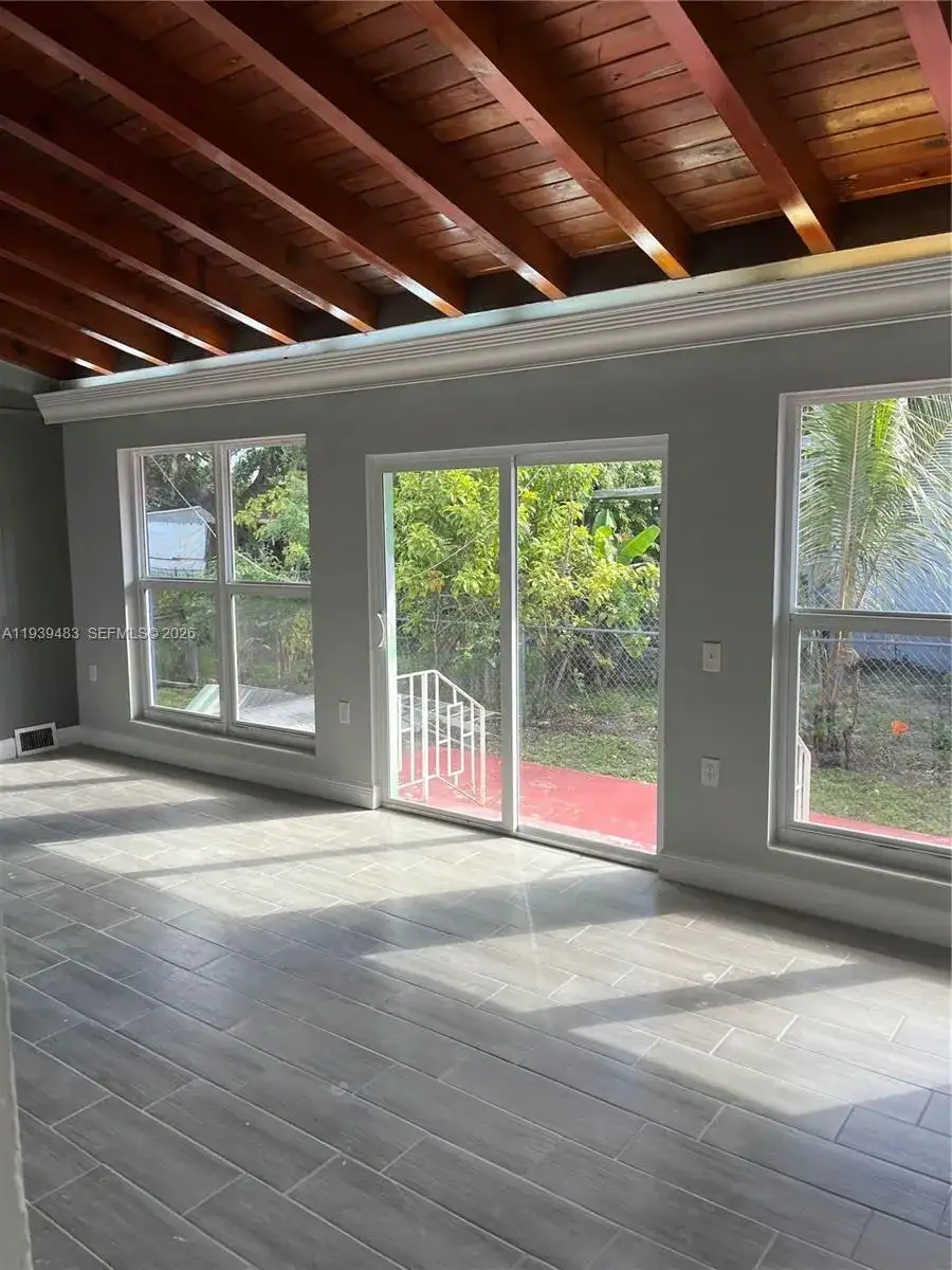1386 NW 38th St # 1, Miami FL 33142 photo 2