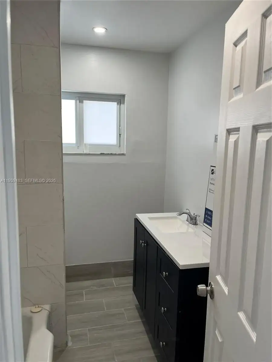1386 NW 38th St # 1, Miami FL 33142 photo 5