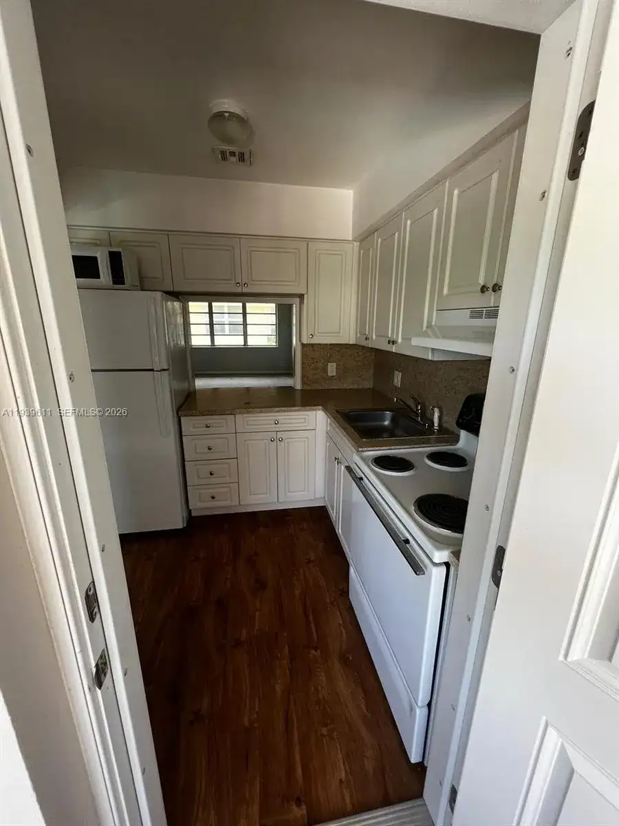 2701 NE 1st St # 203, Pompano Beach FL 33062 photo 3