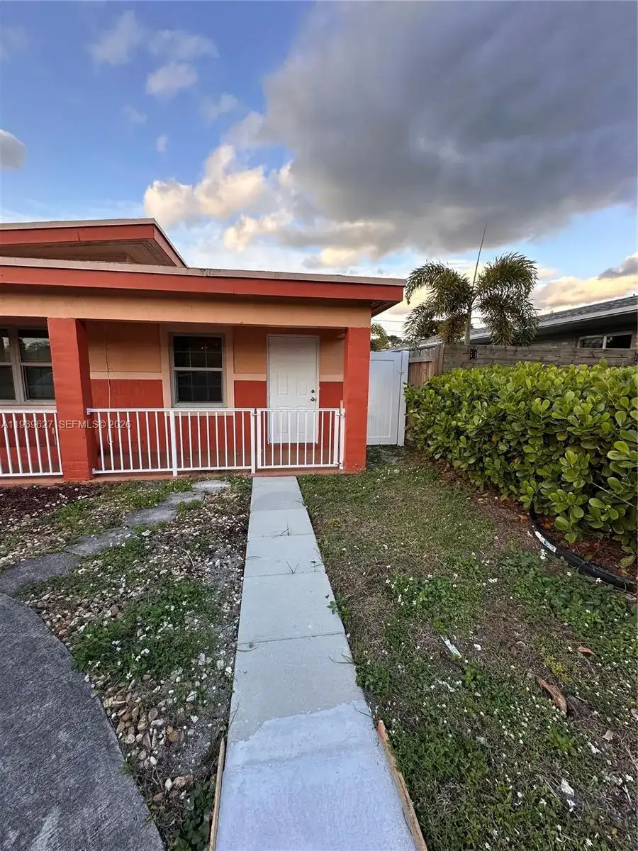 6131 SW 39th St, Miramar FL 33023 photo 2