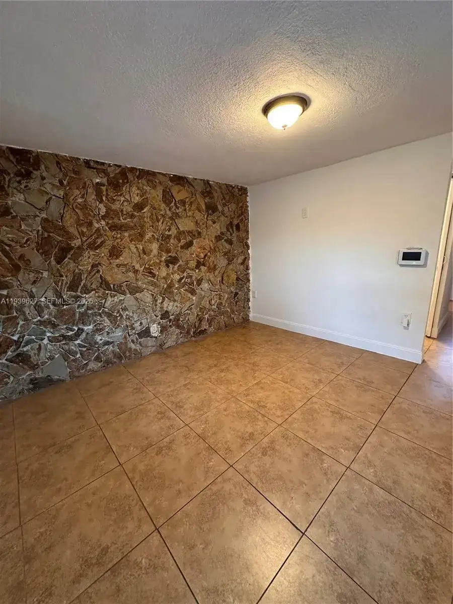 6131 SW 39th St, Miramar FL 33023 photo 3