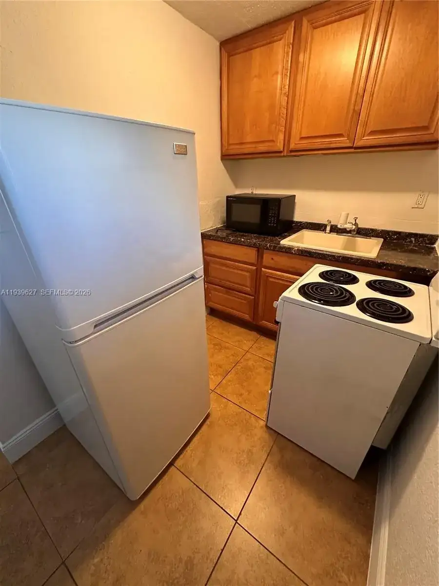 6131 SW 39th St, Miramar FL 33023 photo 4