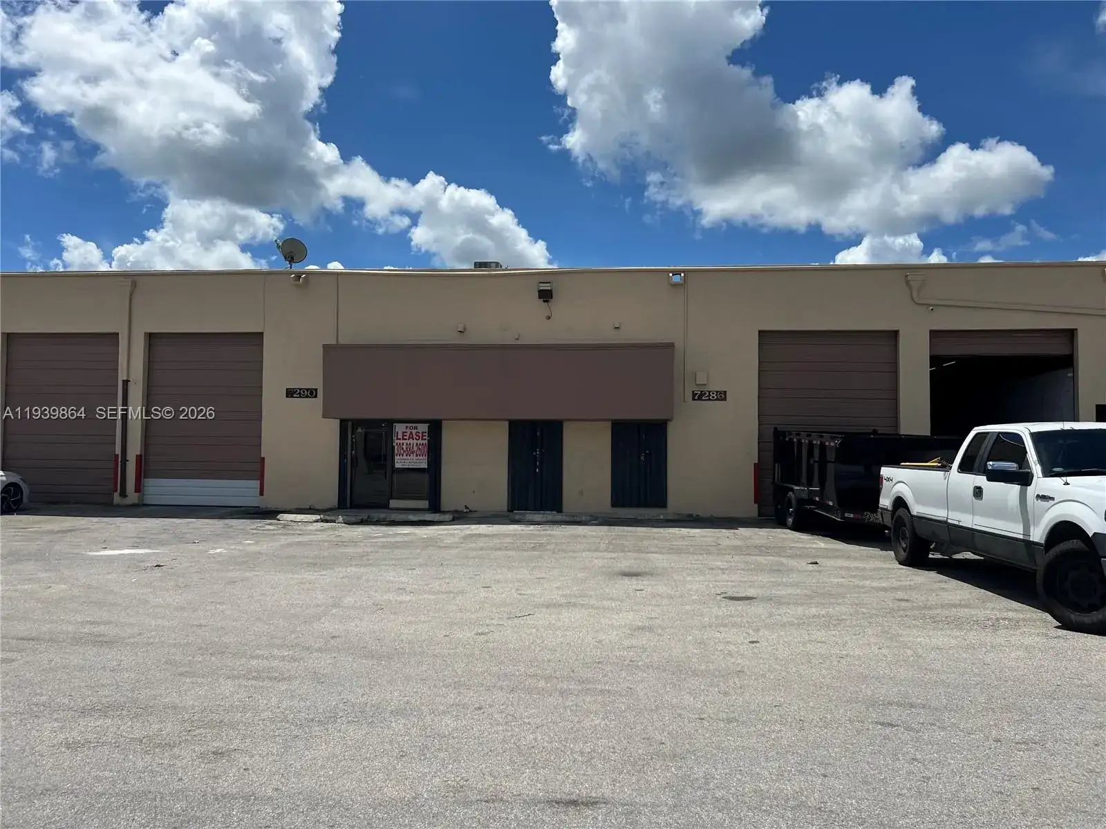 7286 NW 70th St, Miami FL 33166 photo 3