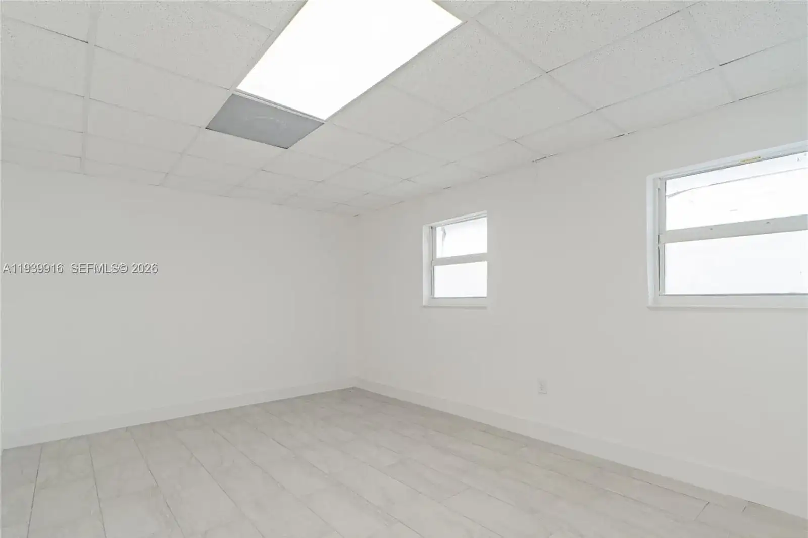 1615 W 31st Pl, Hialeah FL 33012 photo 5