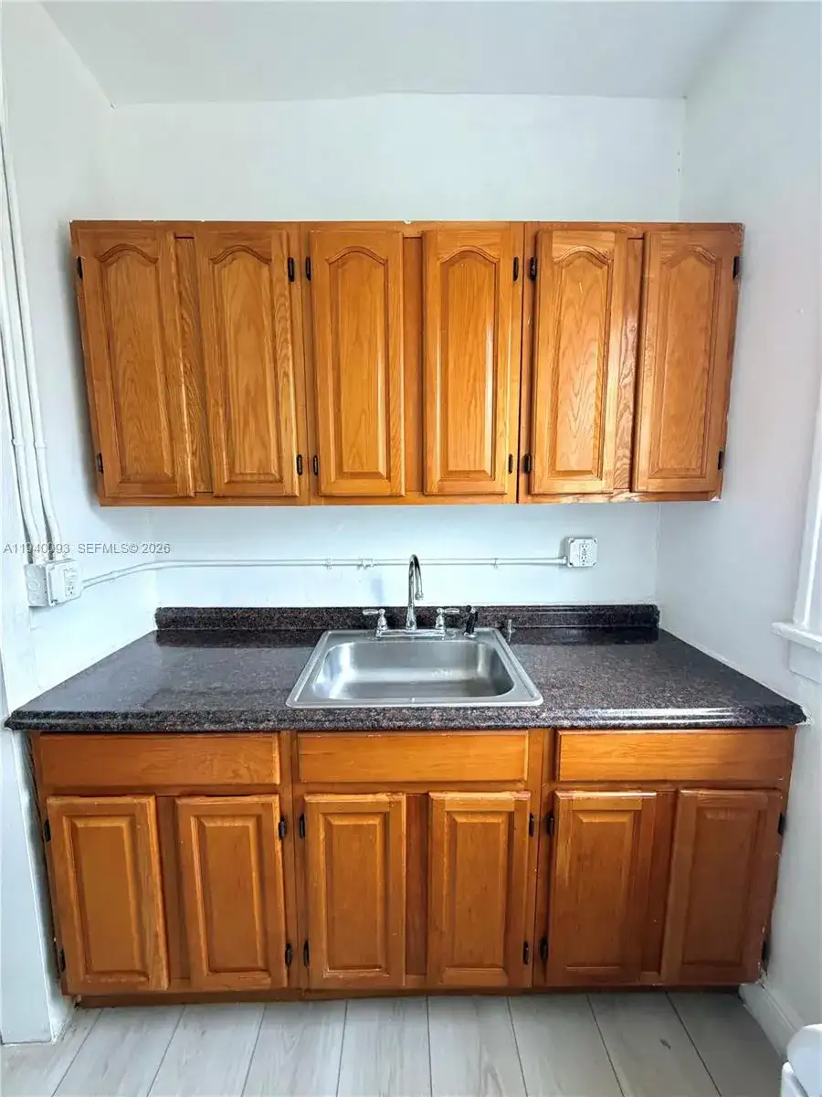 967 SW 5th St, Miami FL 33130 photo 4