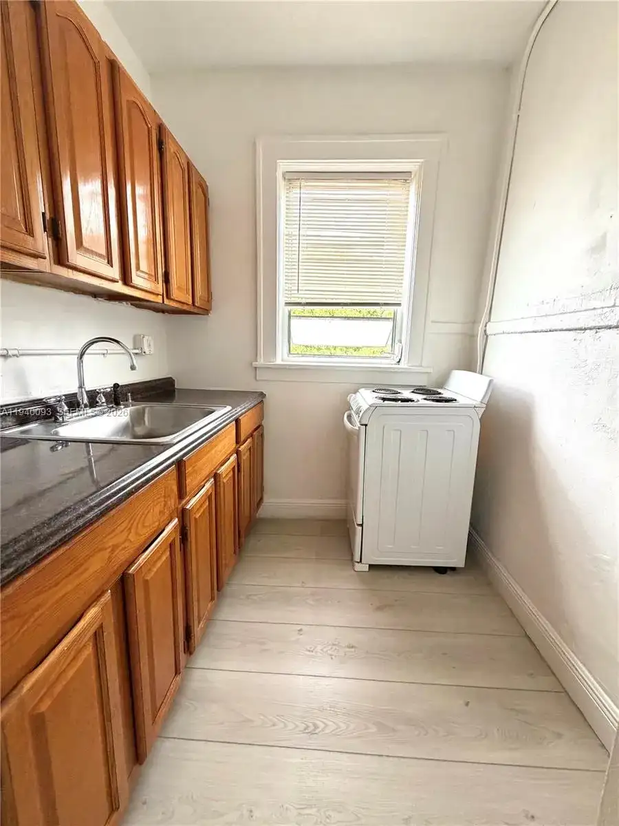 967 SW 5th St, Miami FL 33130 photo 5