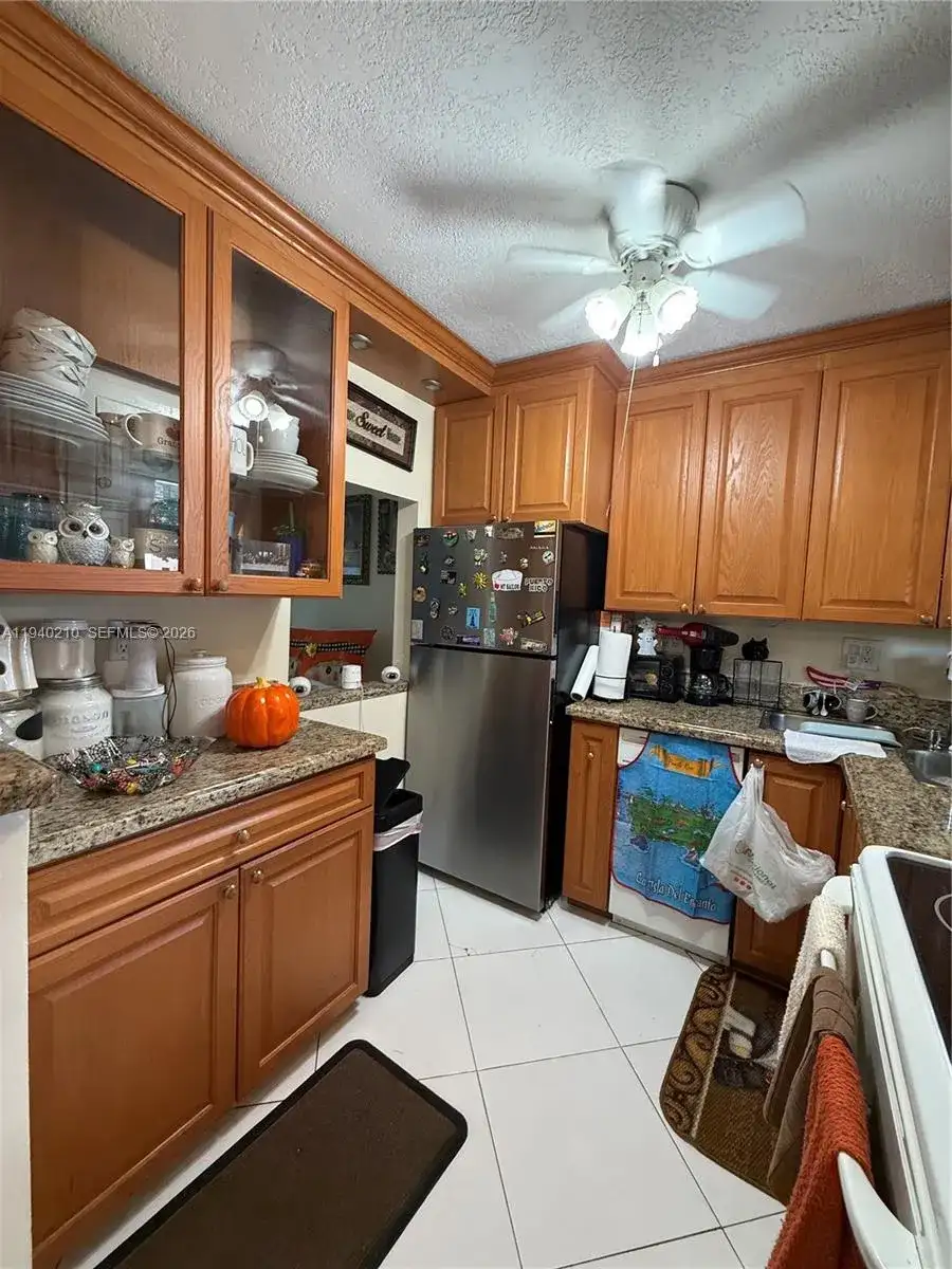 9041 Sunrise Lakes Blvd # 207, Sunrise FL 33322 photo 2