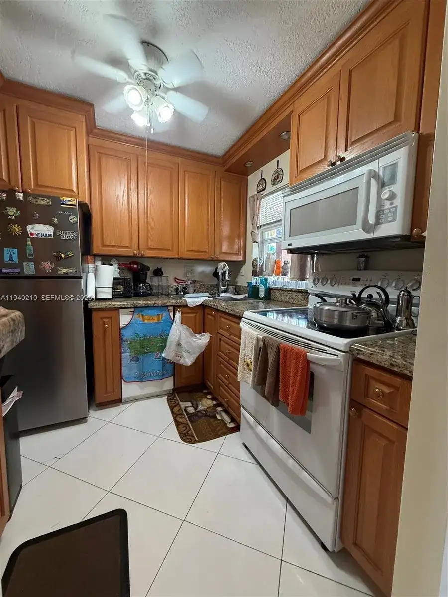 9041 Sunrise Lakes Blvd # 207, Sunrise FL 33322 photo 3