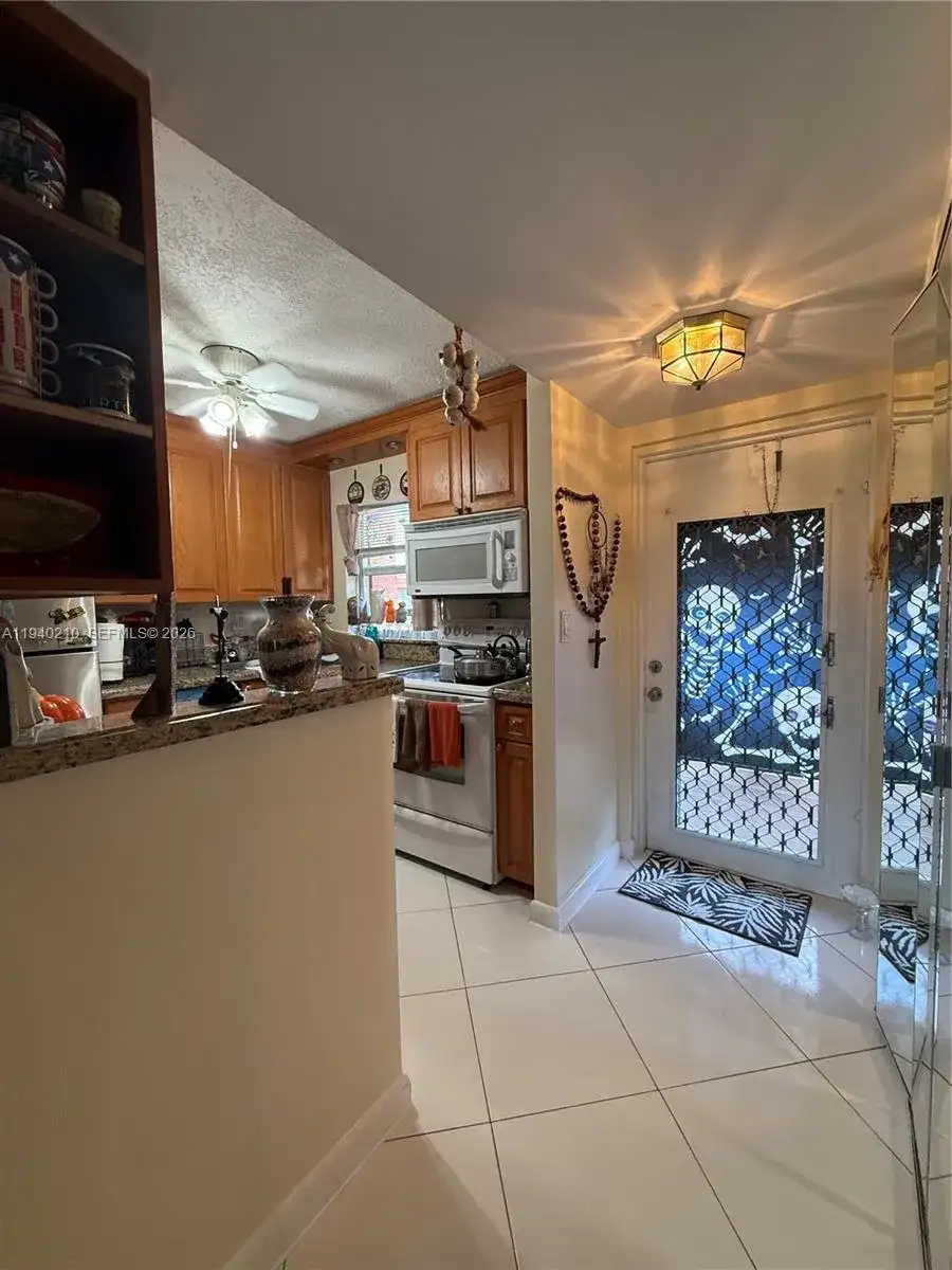 9041 Sunrise Lakes Blvd # 207, Sunrise FL 33322 photo 4