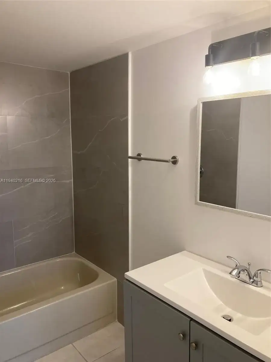212 Lake Pointe Dr # 307, Oakland Park FL 33309 photo 2