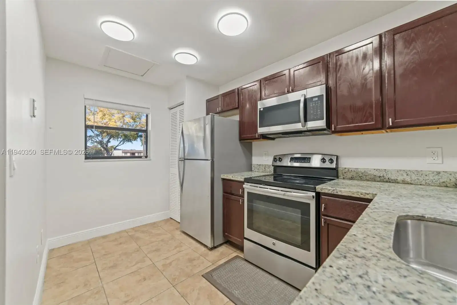 880 NE 207th Ter # 10, Miami FL 33179 photo 3