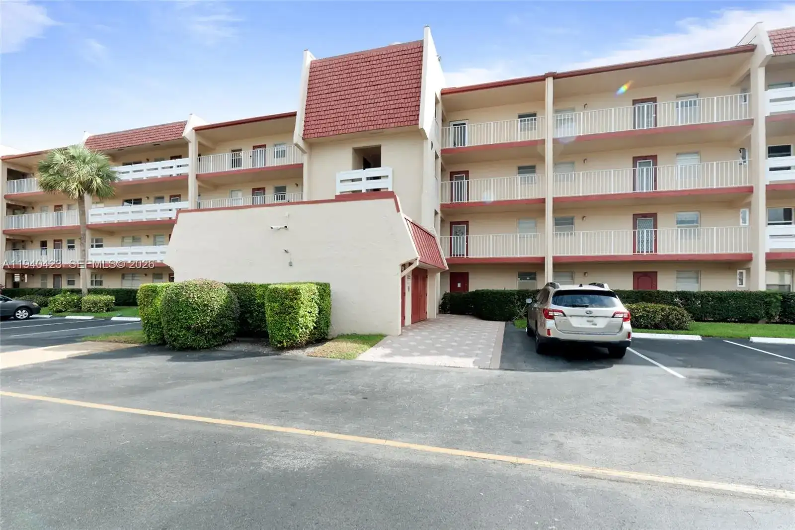 1020 Country Club Dr # 206, Margate FL 33063 photo 2