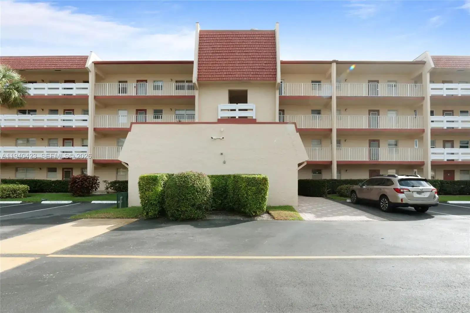 1020 Country Club Dr # 206, Margate FL 33063 photo 3