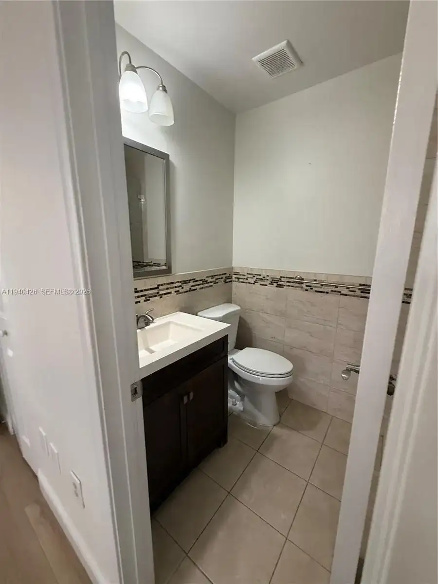 11417 NW 87th Pl, Hialeah Gardens FL 33018 photo 4