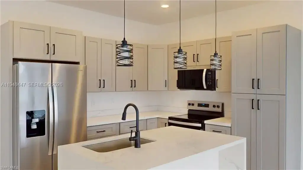 2045 Carver Ave, Fort Myers FL 33916 photo 4