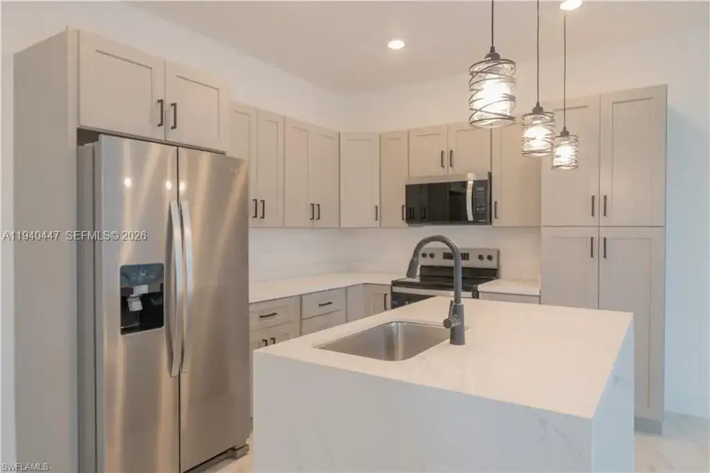 2045 Carver Ave, Fort Myers FL 33916 photo 5