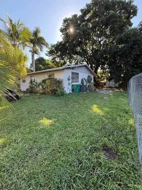 655 SW 6th Ter, Florida City FL 33034 photo 4