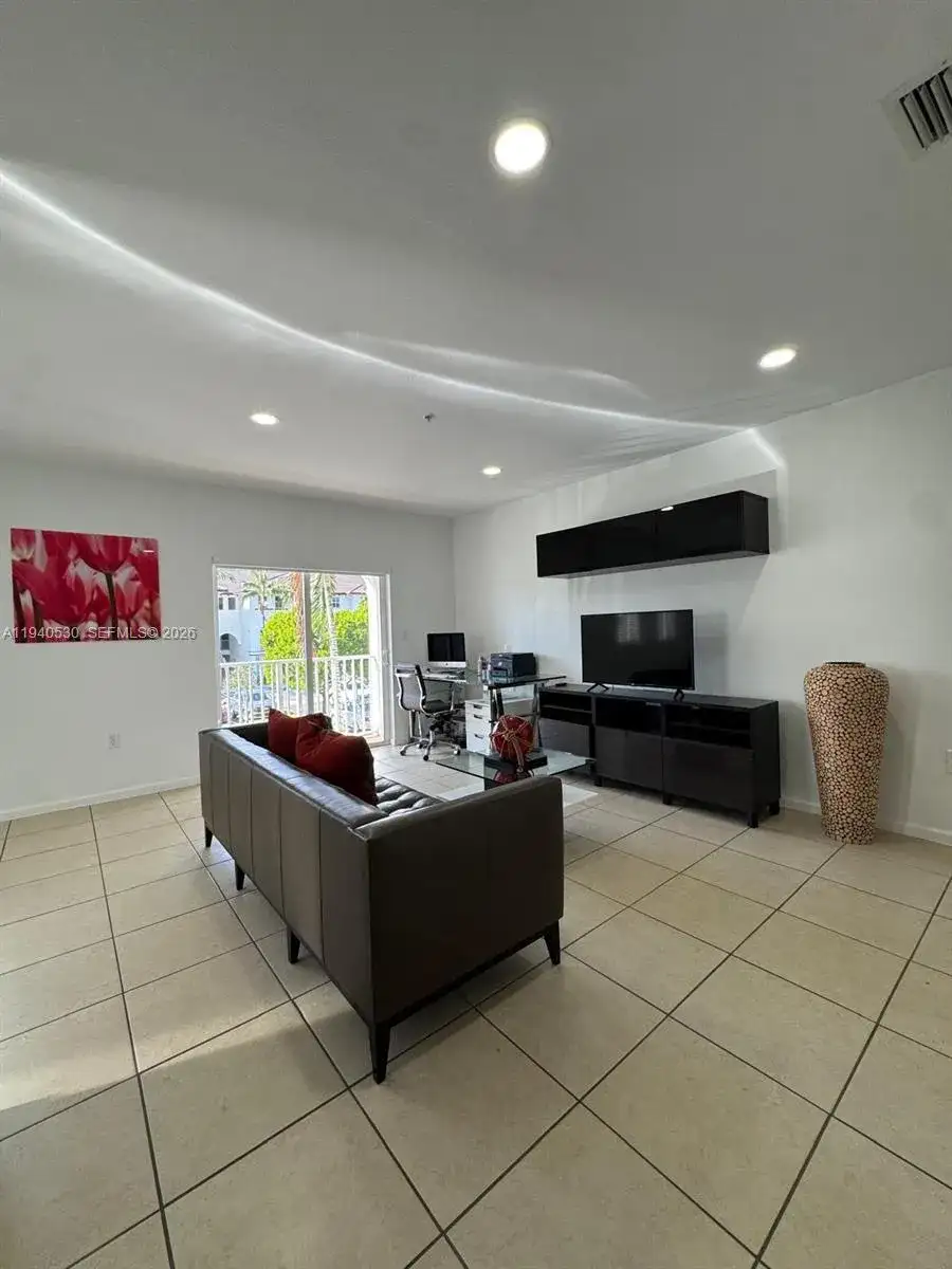 8800 NW 97th Ave # 211, Doral FL 33178 photo 4