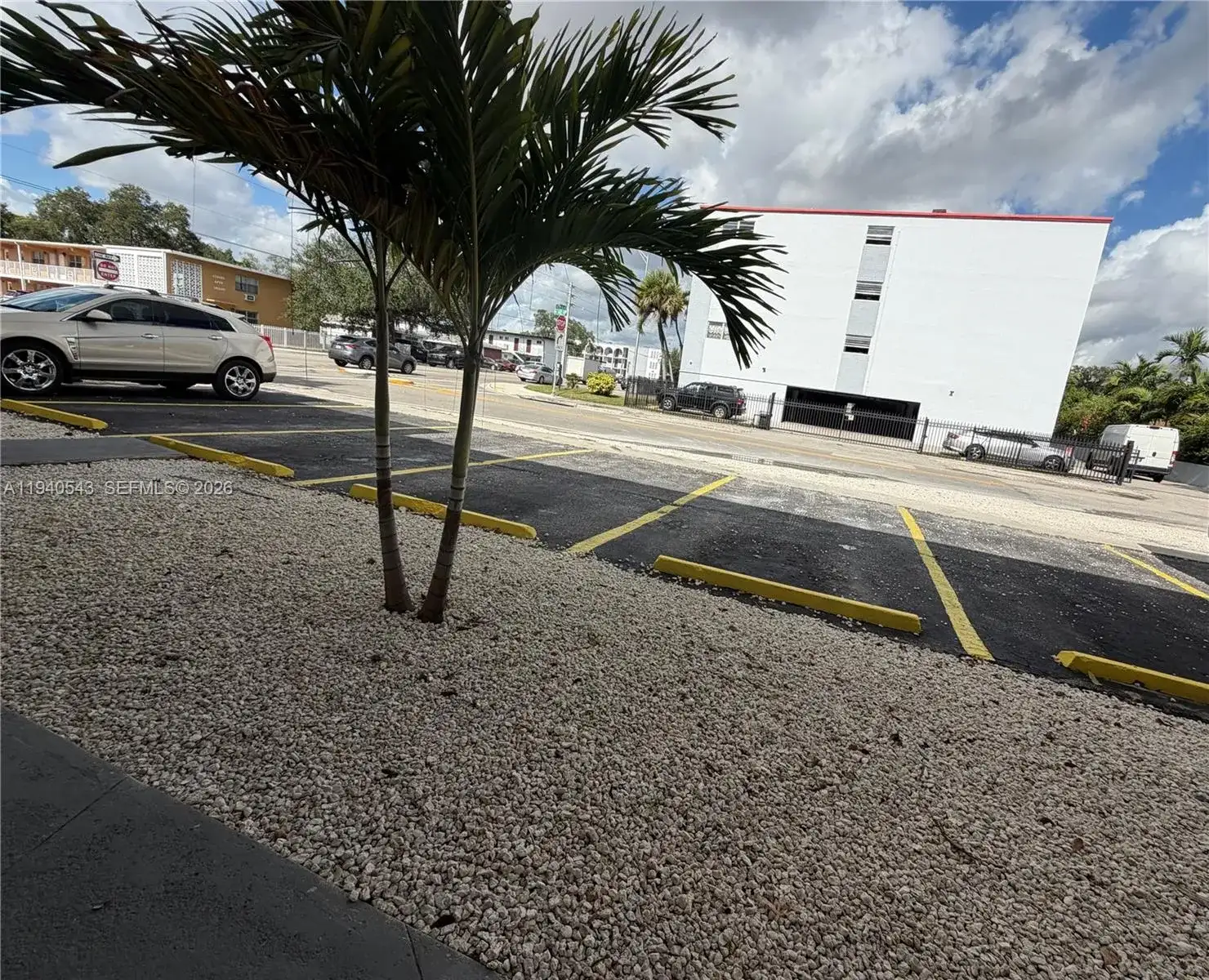 600 NE 142nd St # 10, North Miami FL 33161 photo 2
