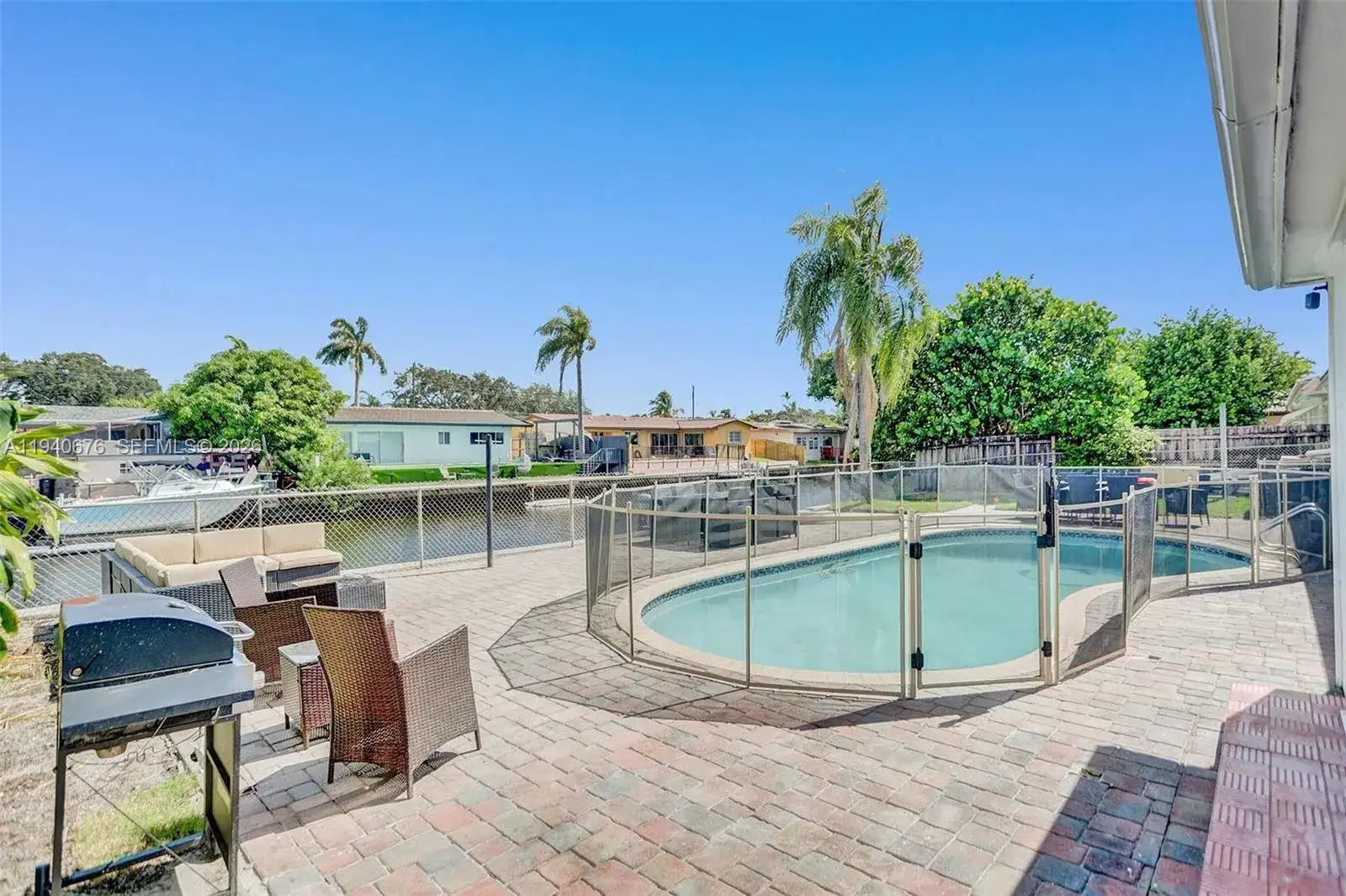 2827 Arthur St, Hollywood FL 33020 photo 2