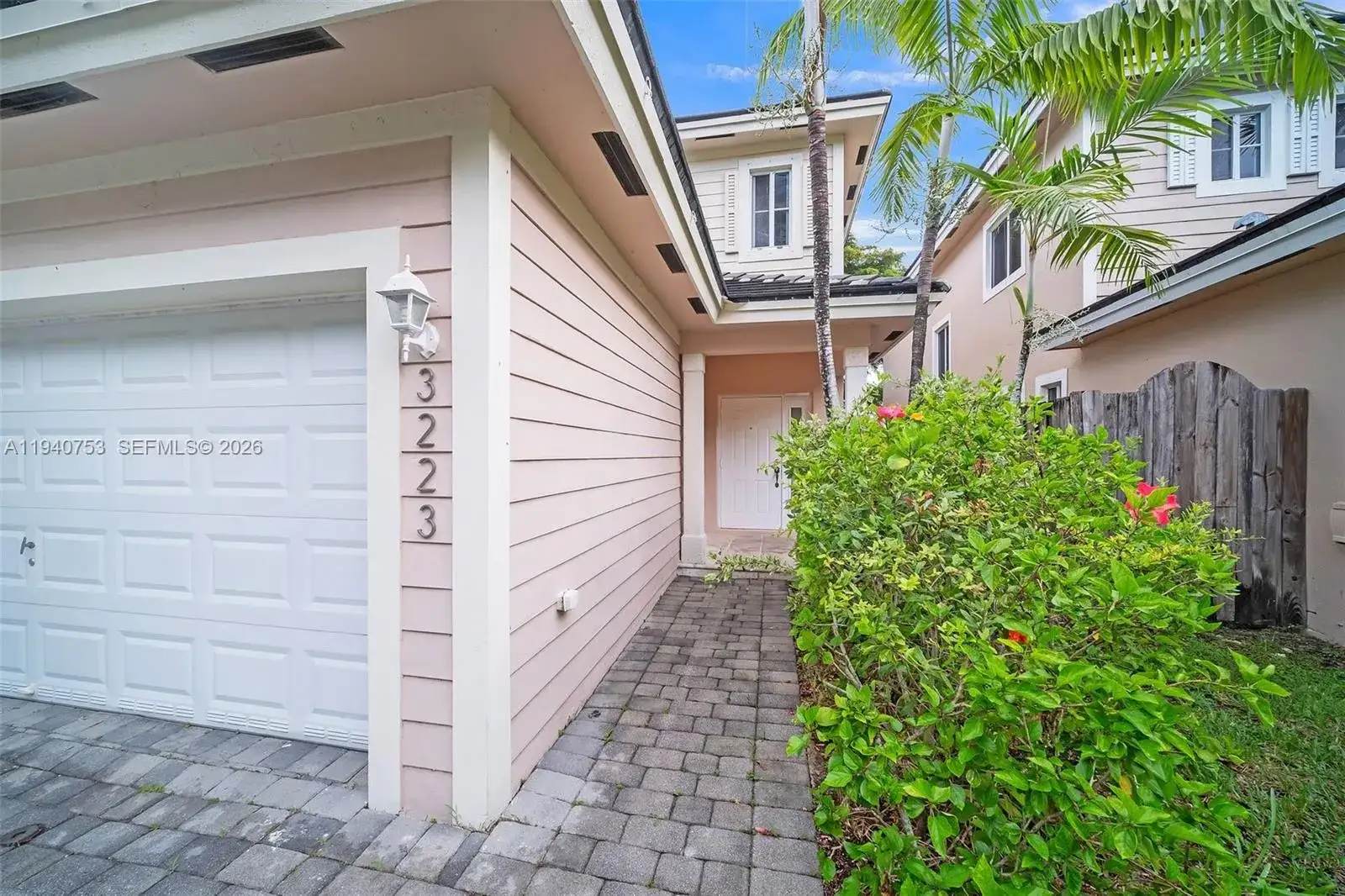 3223 SE 2nd Dr, Homestead FL 33033 photo 2