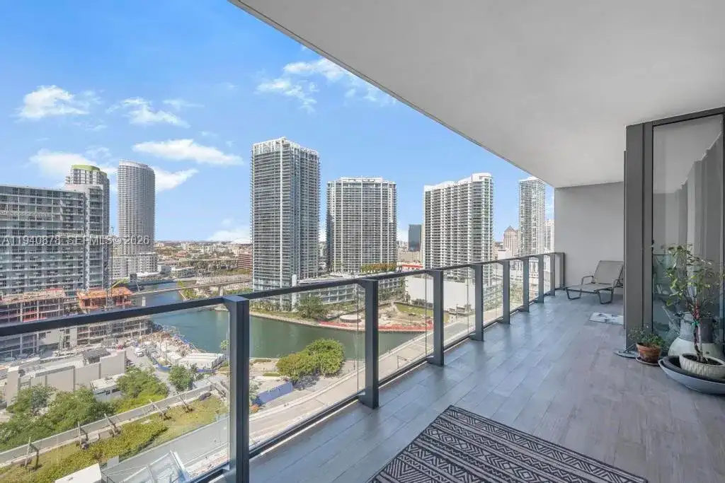 68 SE 6th St # 1710, Miami FL 33131 photo 2