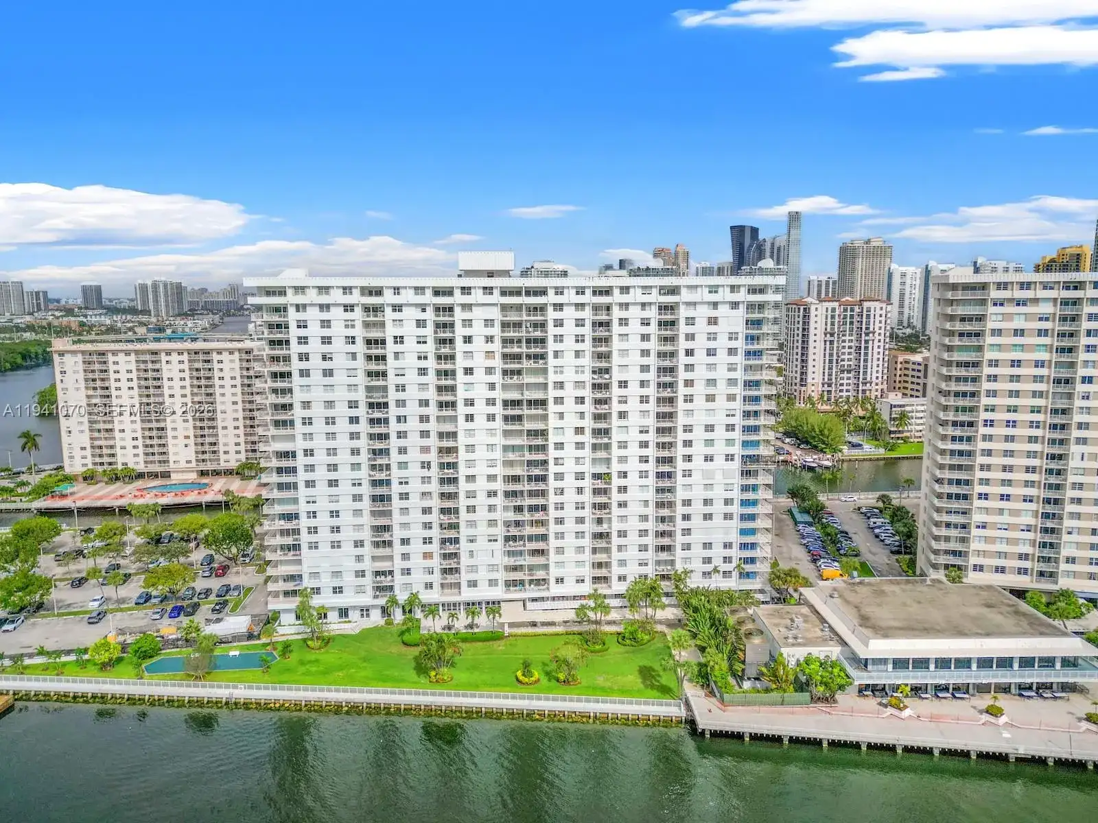 500 Bayview Drive, Sunny Isles Beach FL 33160 photo 2