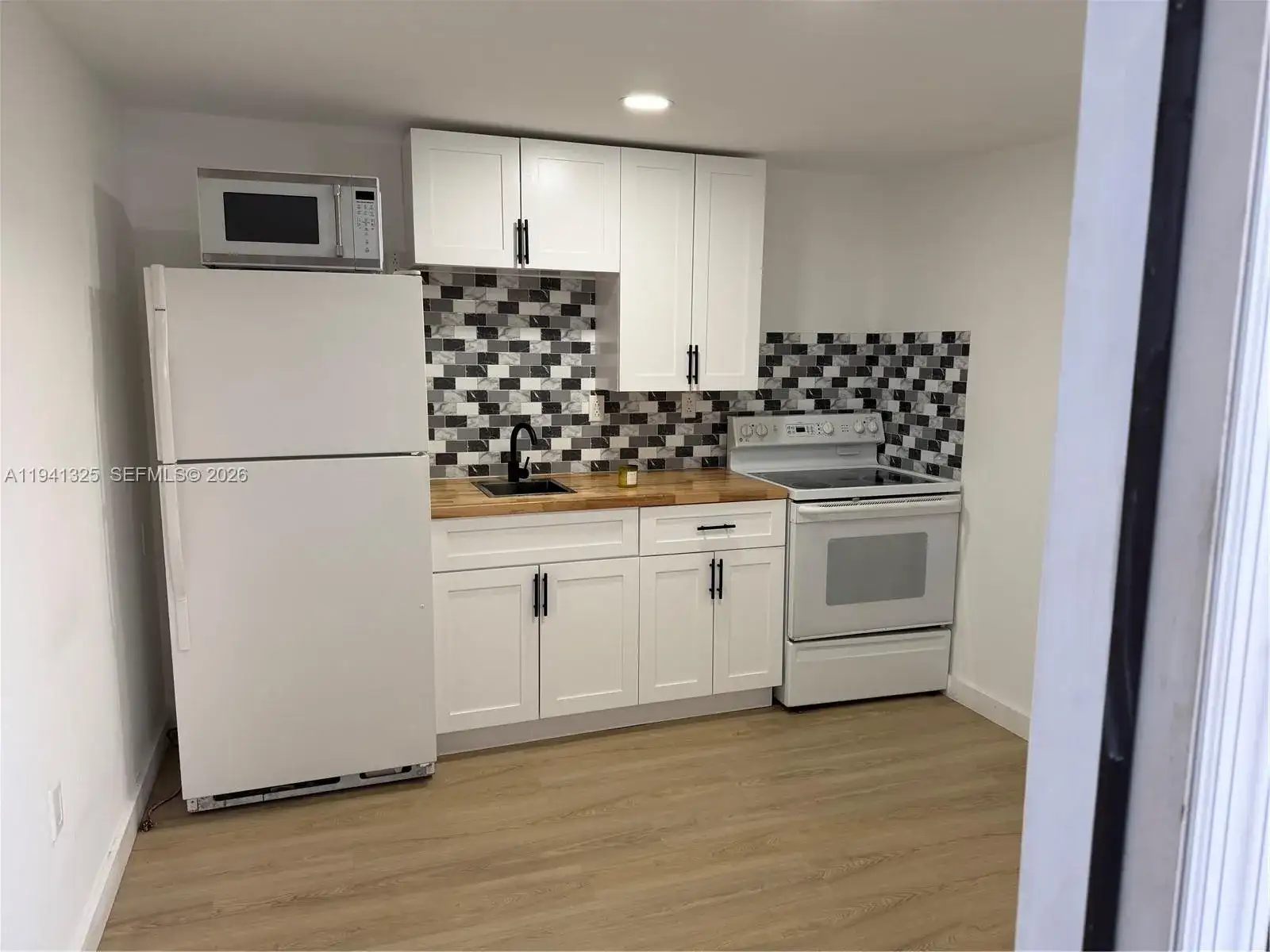 2101 NW 105th Ter, Miami FL 33147 photo 4