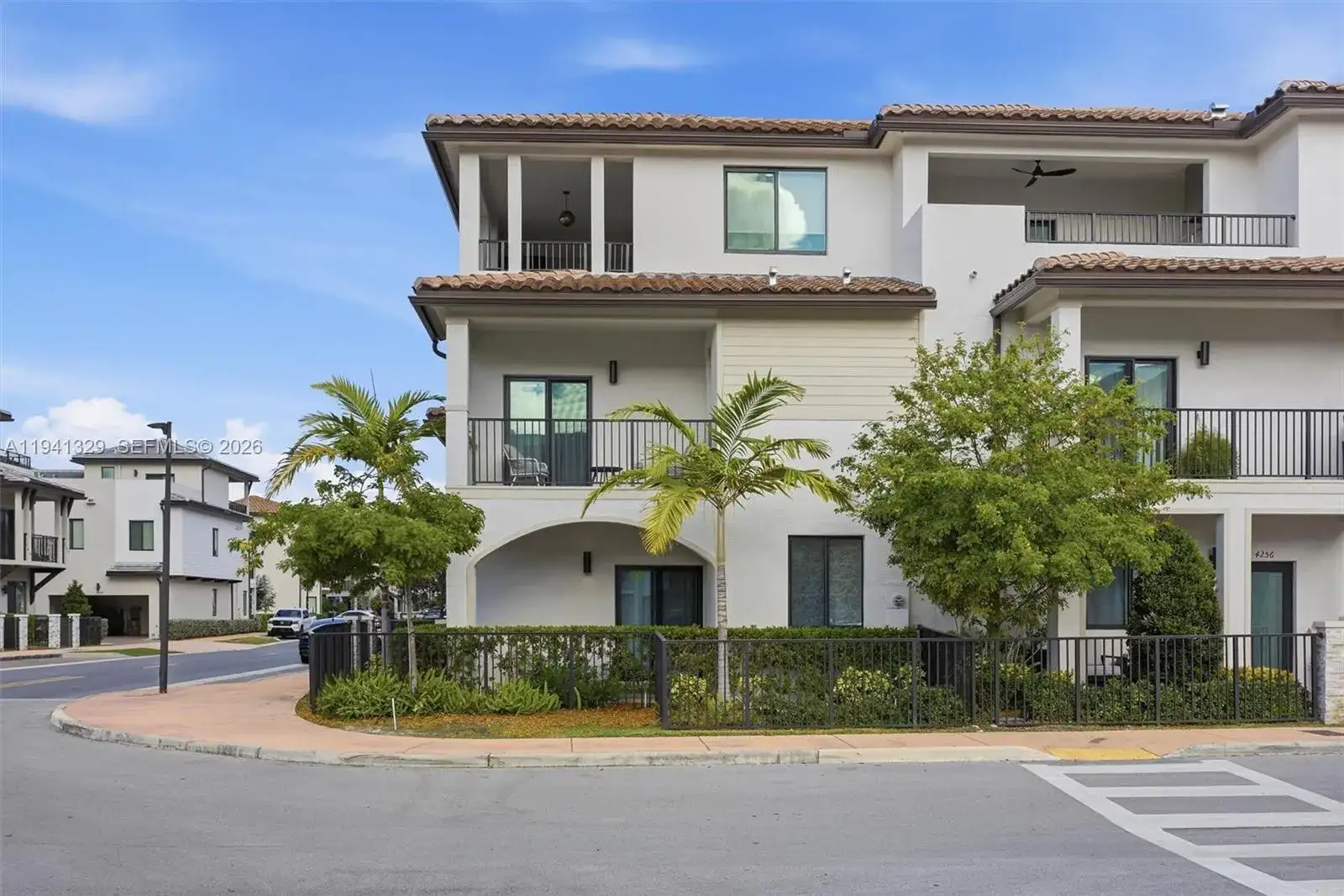 4250 NW 83rd Ave, Doral FL 33166 photo 3