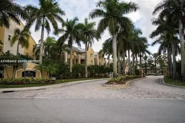 520 SW 111th Ave # 102, Pembroke Pines FL 33025 photo 2