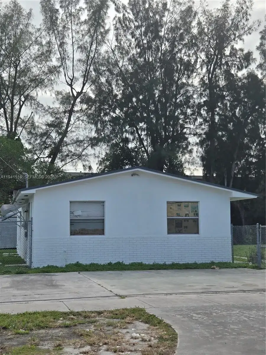 1420 NW 111th St, Miami FL 33167 photo 2