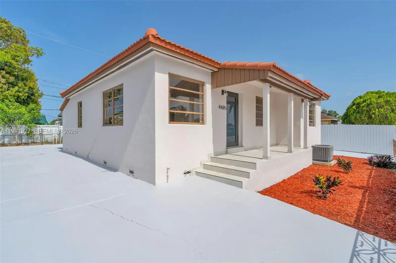 4485 E 8th Ave, Hialeah FL 33013 photo 2