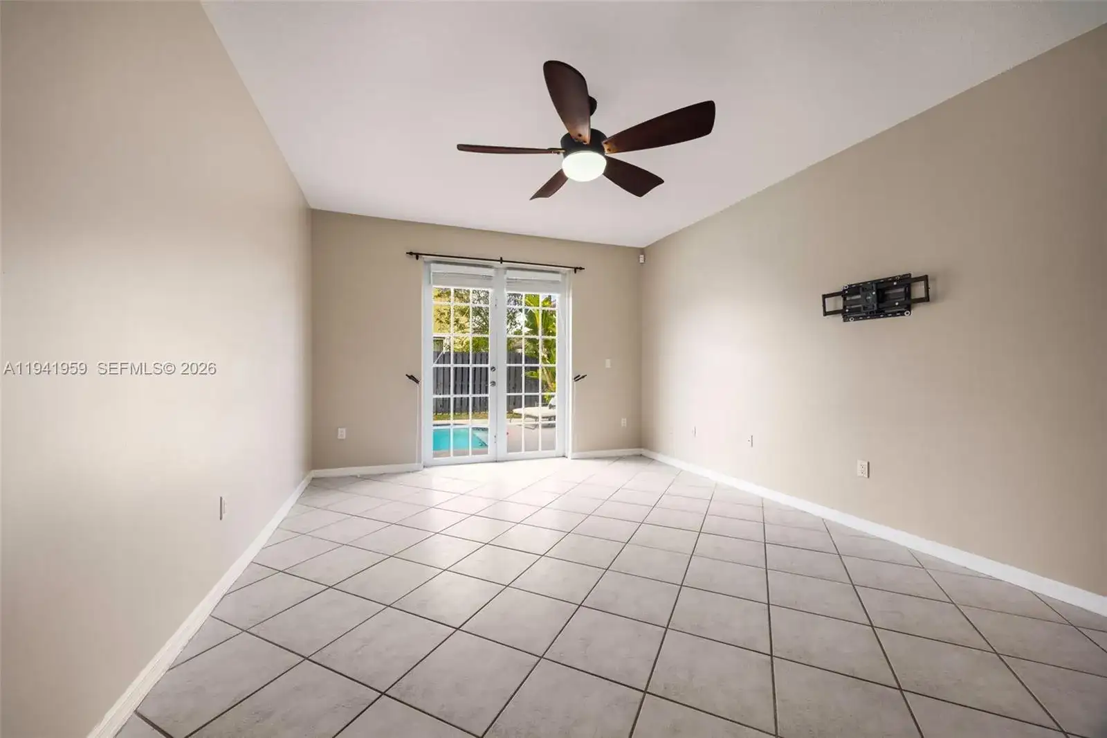 15963 SW 99th Ln, Miami FL 33196 photo 3