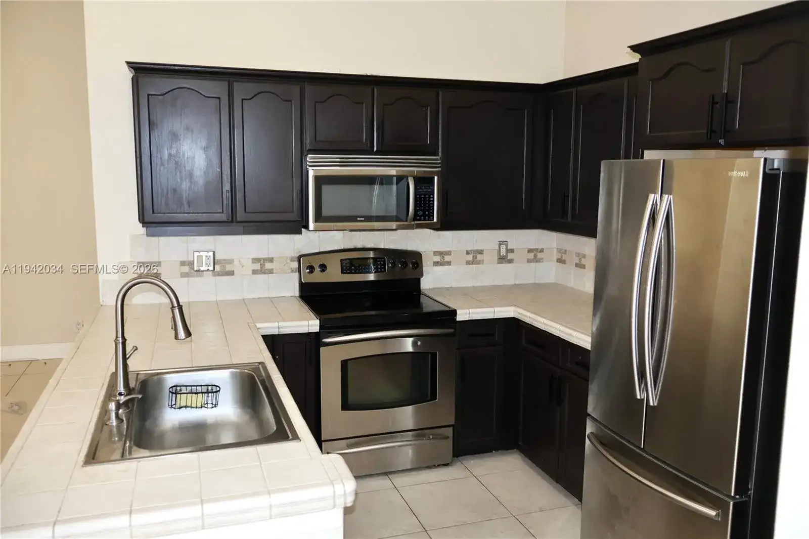 1521 NW 105th Ave, Plantation FL 33322 photo 2