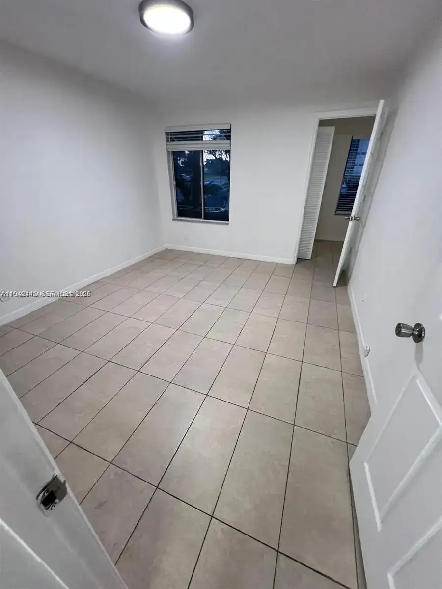 3340 N Pinewalk Dr N # 1514, Margate FL 33063 photo 2