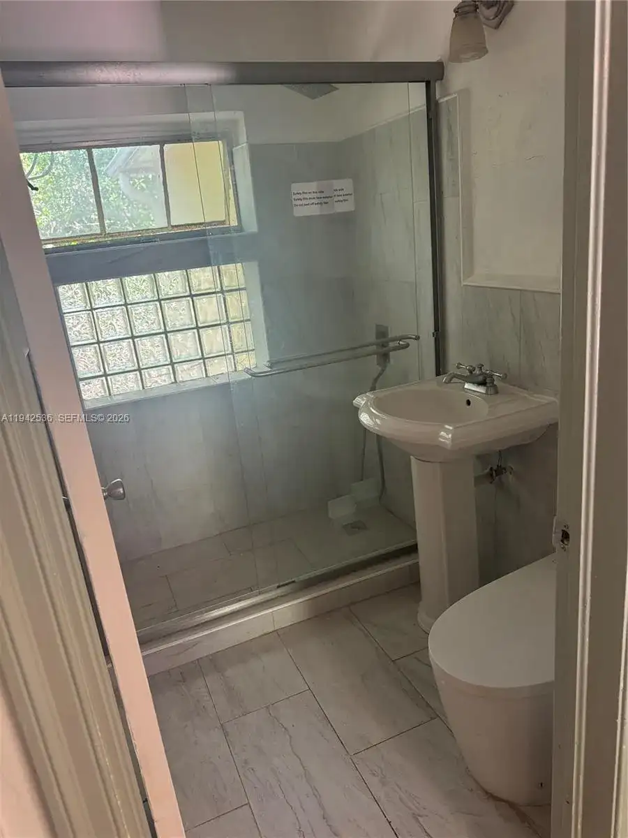 12110 NE 11th Pl, North Miami FL 33161 photo 2