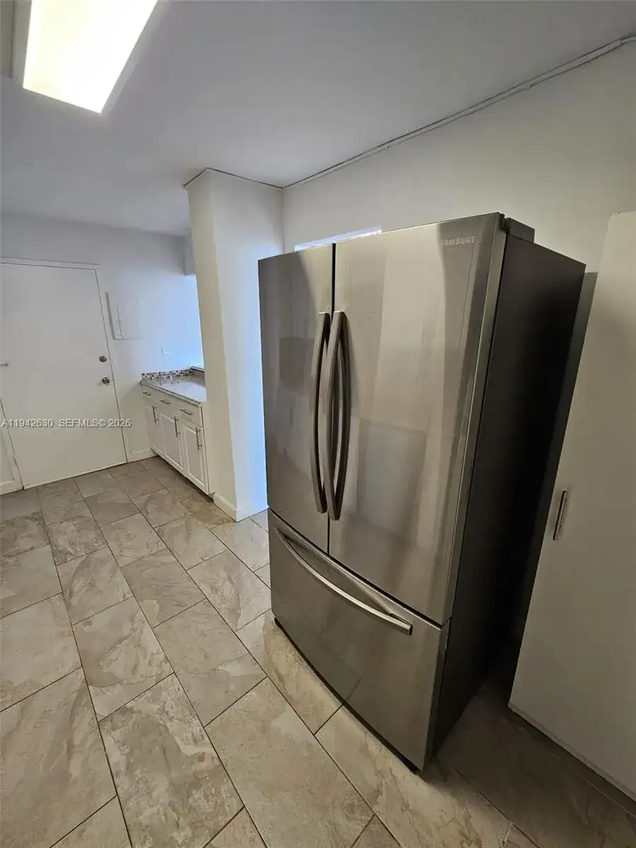 7135 Collins Ave # 1011, Miami Beach FL 33141 photo 4