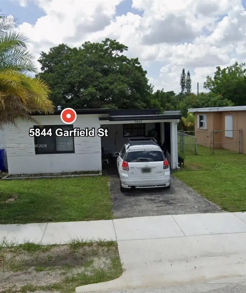 5844 Garfield St, Hollywood FL 33021 photo 2
