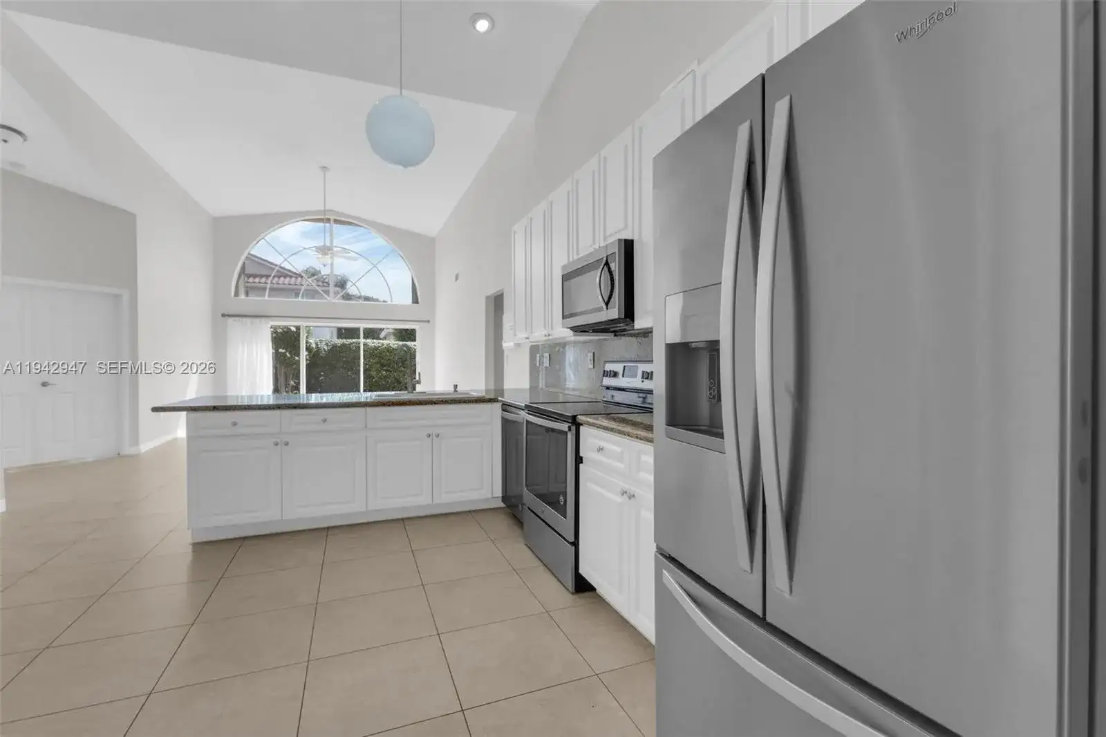 10635 NW 54th St, Doral FL 33178 photo 2