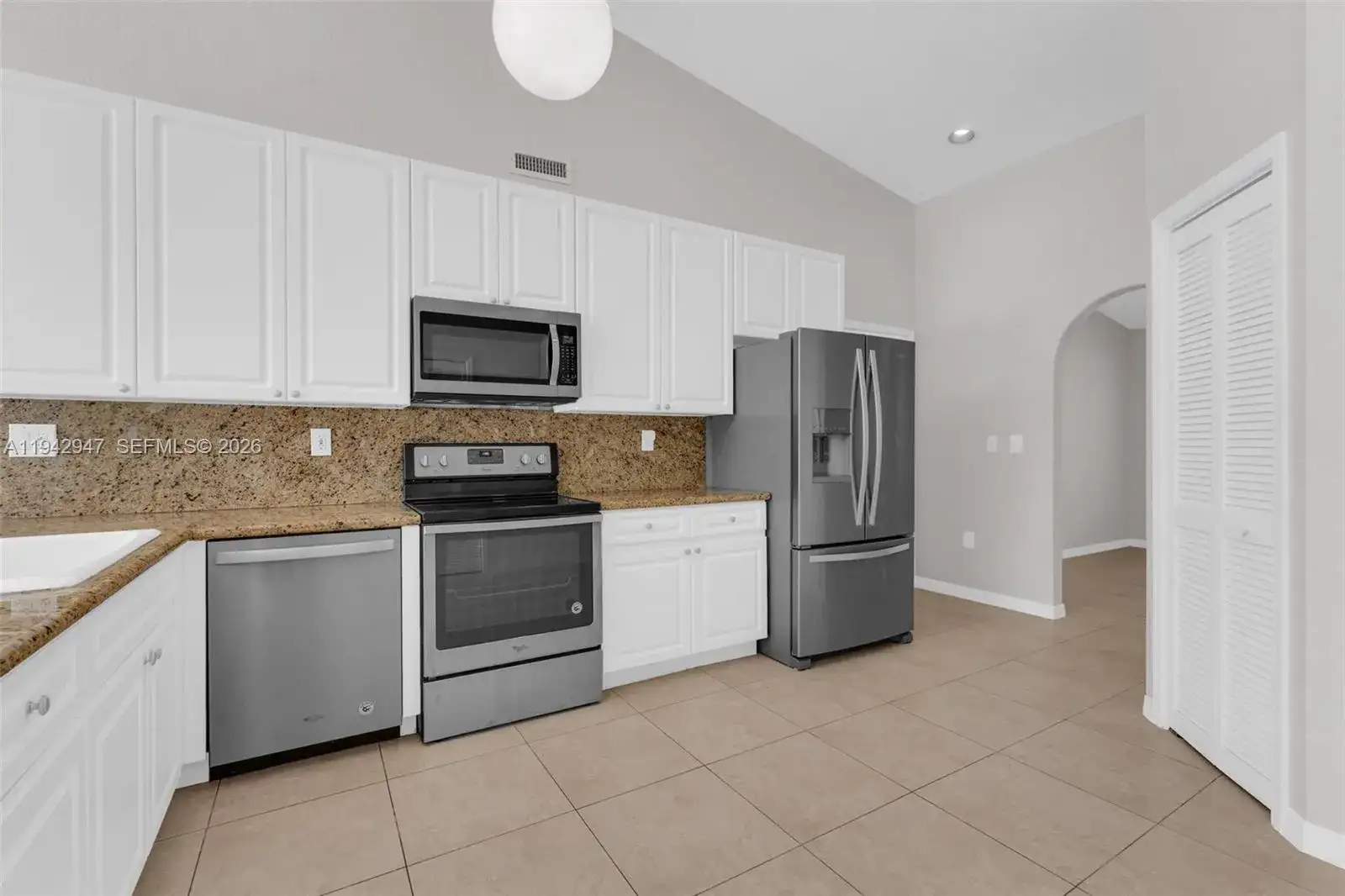 10635 NW 54th St, Doral FL 33178 photo 3