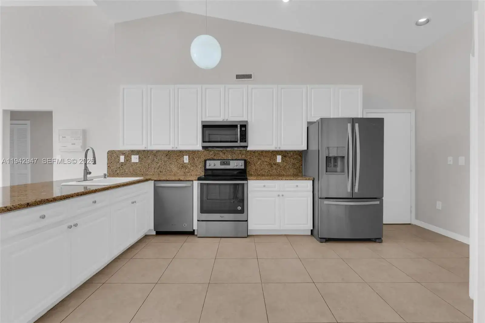 10635 NW 54th St, Doral FL 33178 photo 4