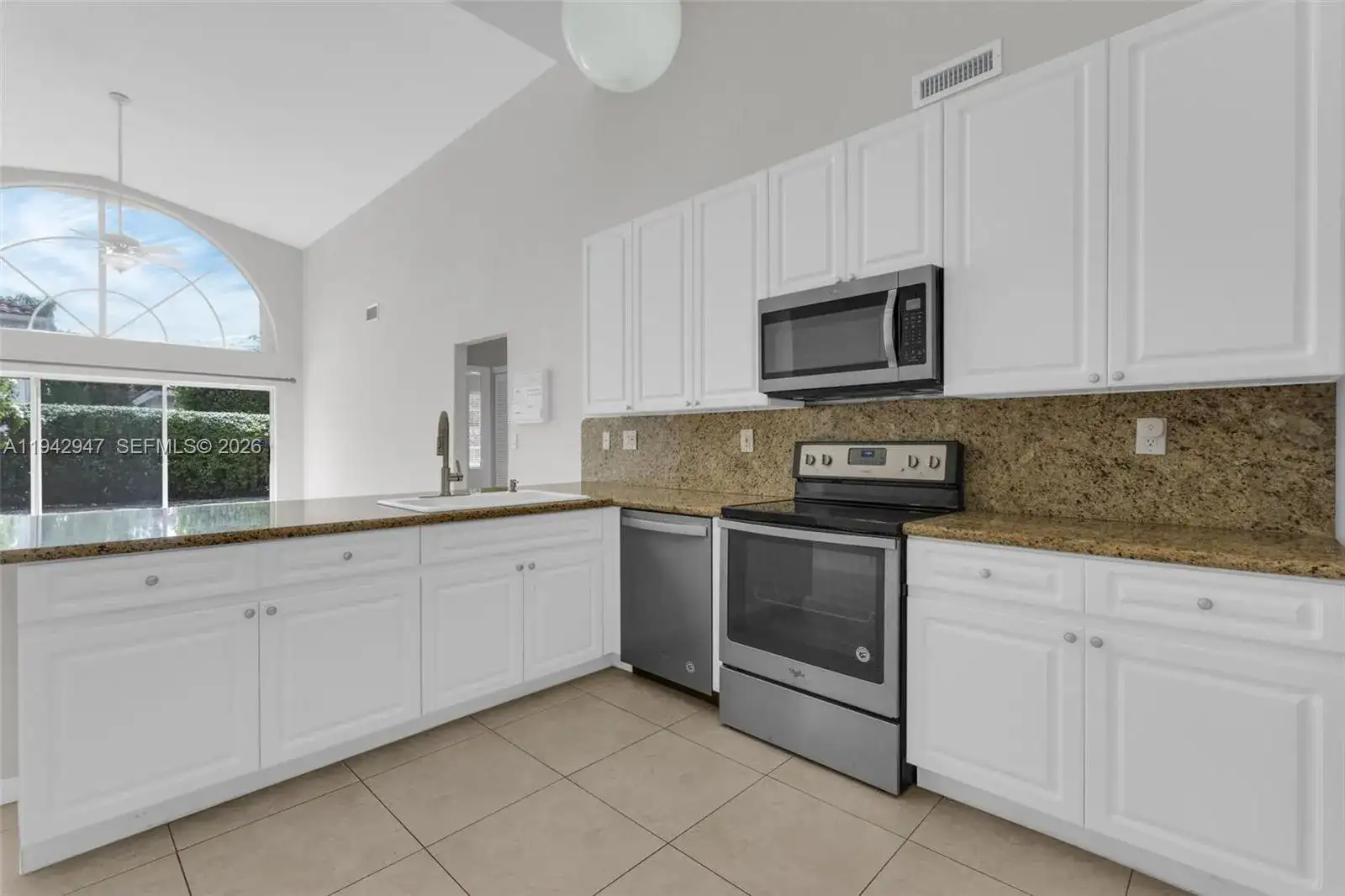 10635 NW 54th St, Doral FL 33178 photo 5