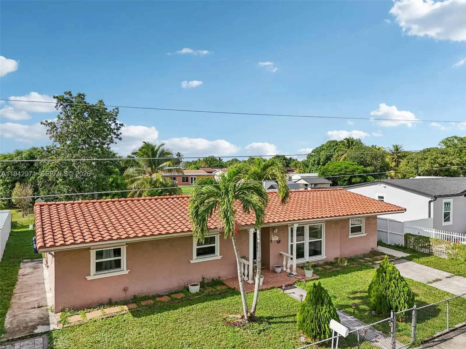 16832 NW 52nd Ave, Miami Gardens FL 33055 photo 2