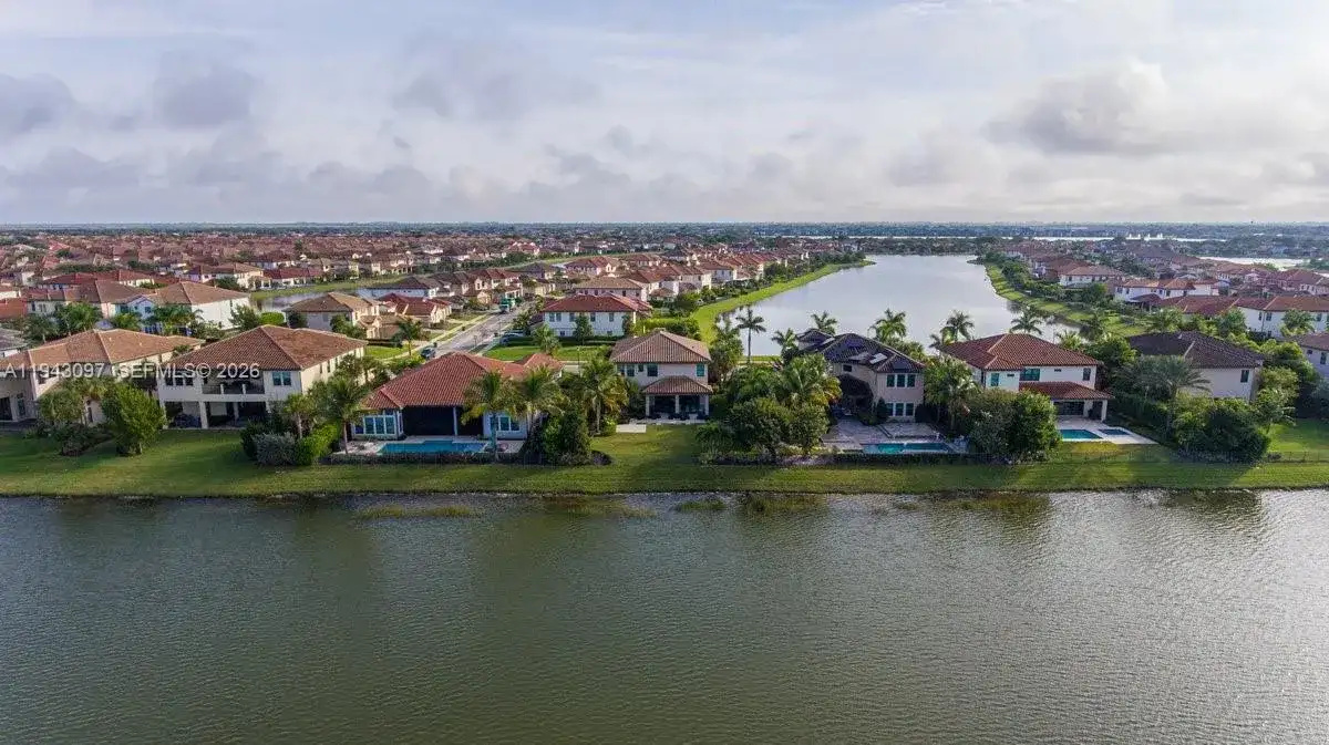 8725 Parkland Bay Dr, Parkland FL 33076 photo 5