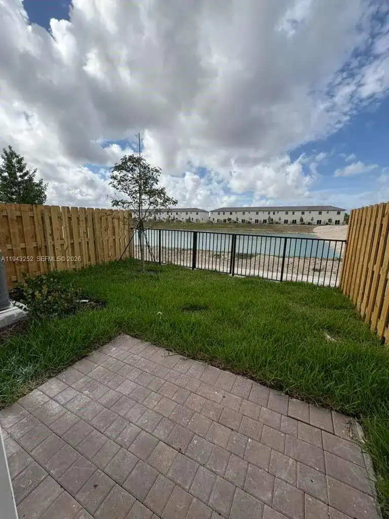 2708 SE 26th Ave, Homestead FL 33035 photo 2