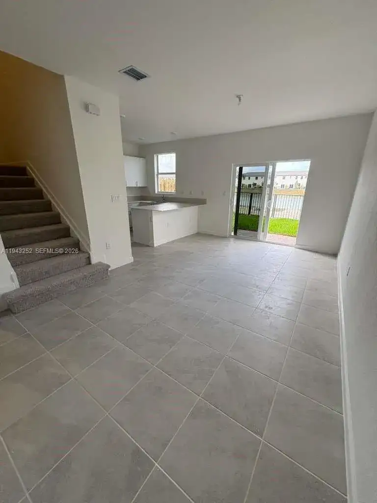 2708 SE 26th Ave, Homestead FL 33035 photo 4