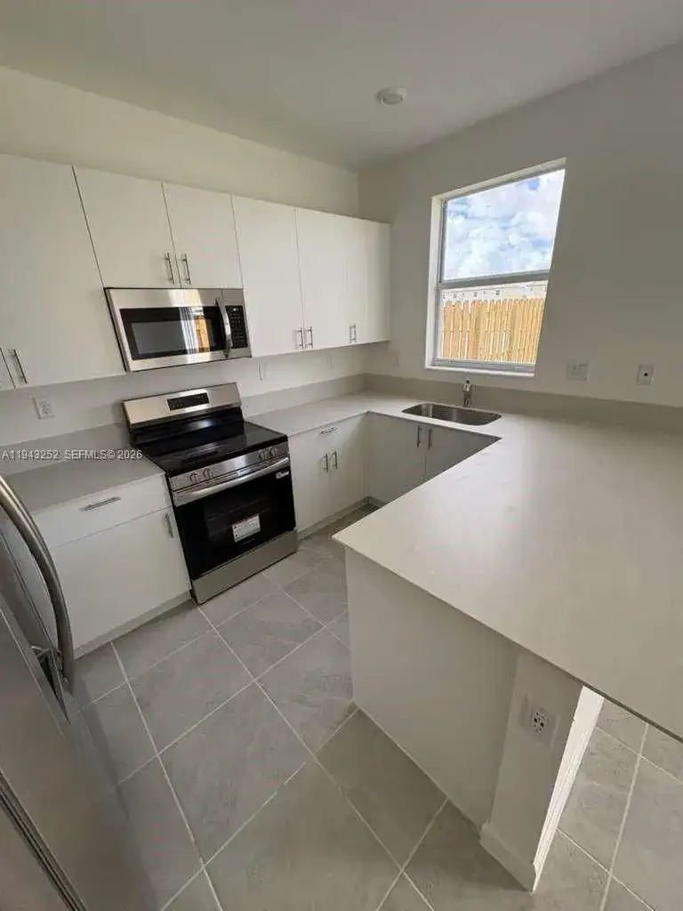 2708 SE 26th Ave, Homestead FL 33035 photo 5